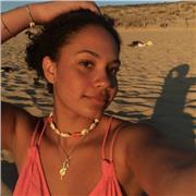 A l’écoute, patiente, compréhensive, efficace, utile, pétillante !